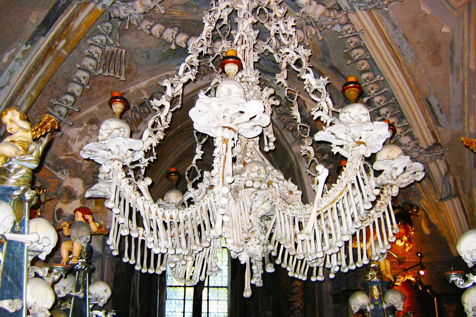 How to see human bone chandelier in Prague