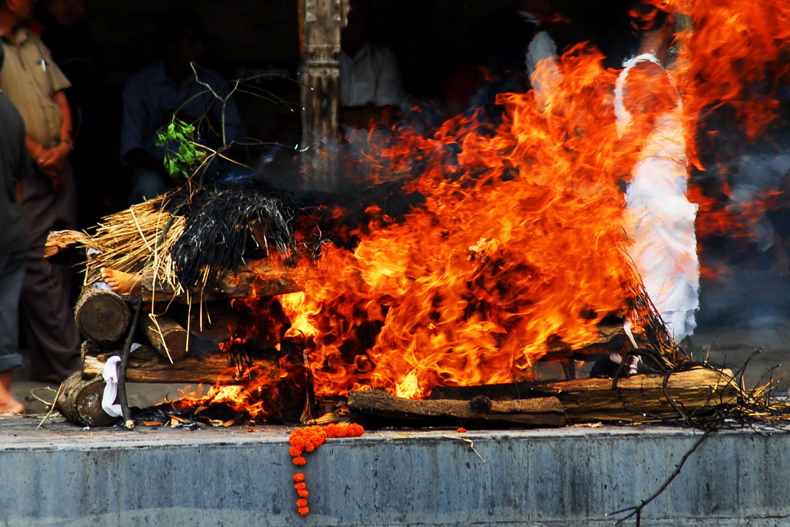 How to see funeral ceremony on the bank of the Ganges in Varanasi