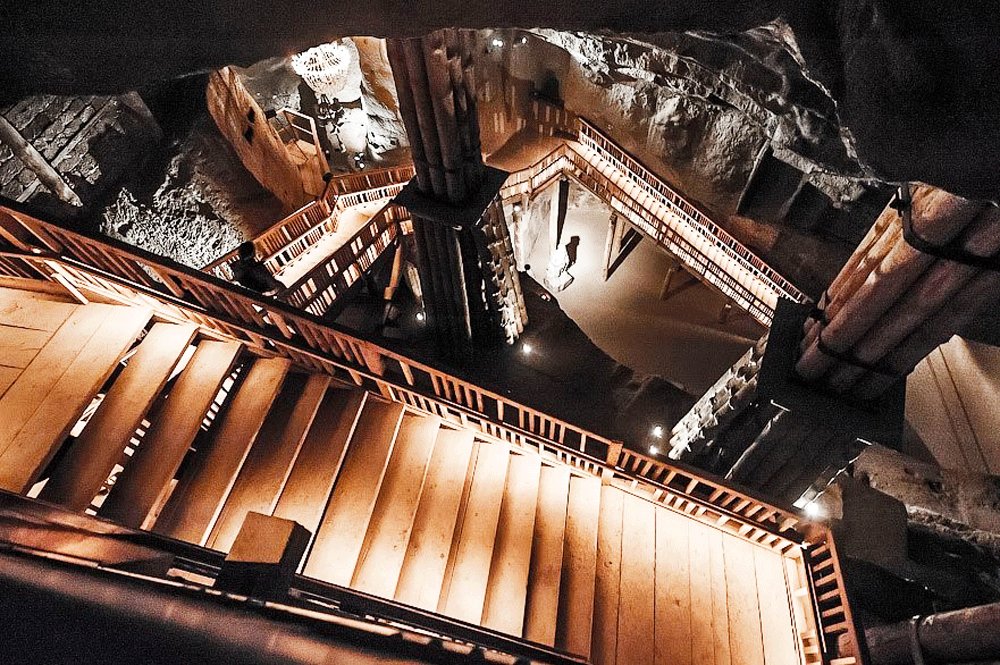 How to descend into Wieliczka salt mine in Krakow