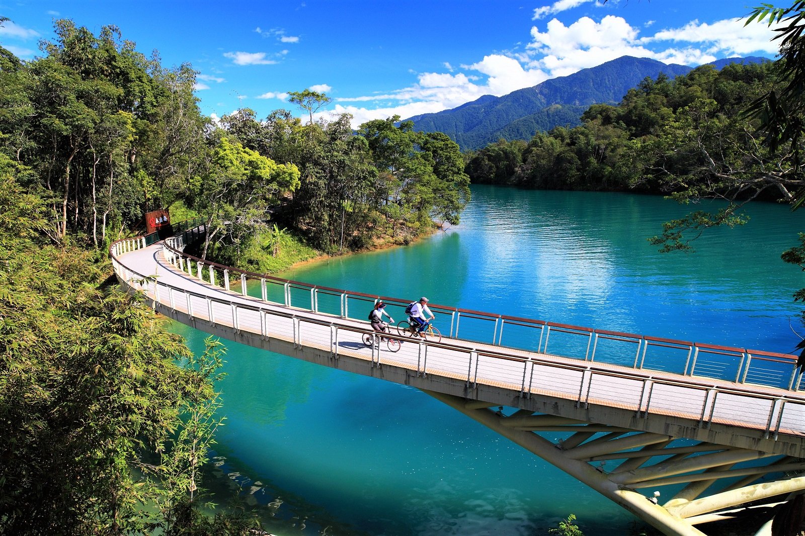 How to take a bike ride along one of the world's best panoramic roads in Taiwan