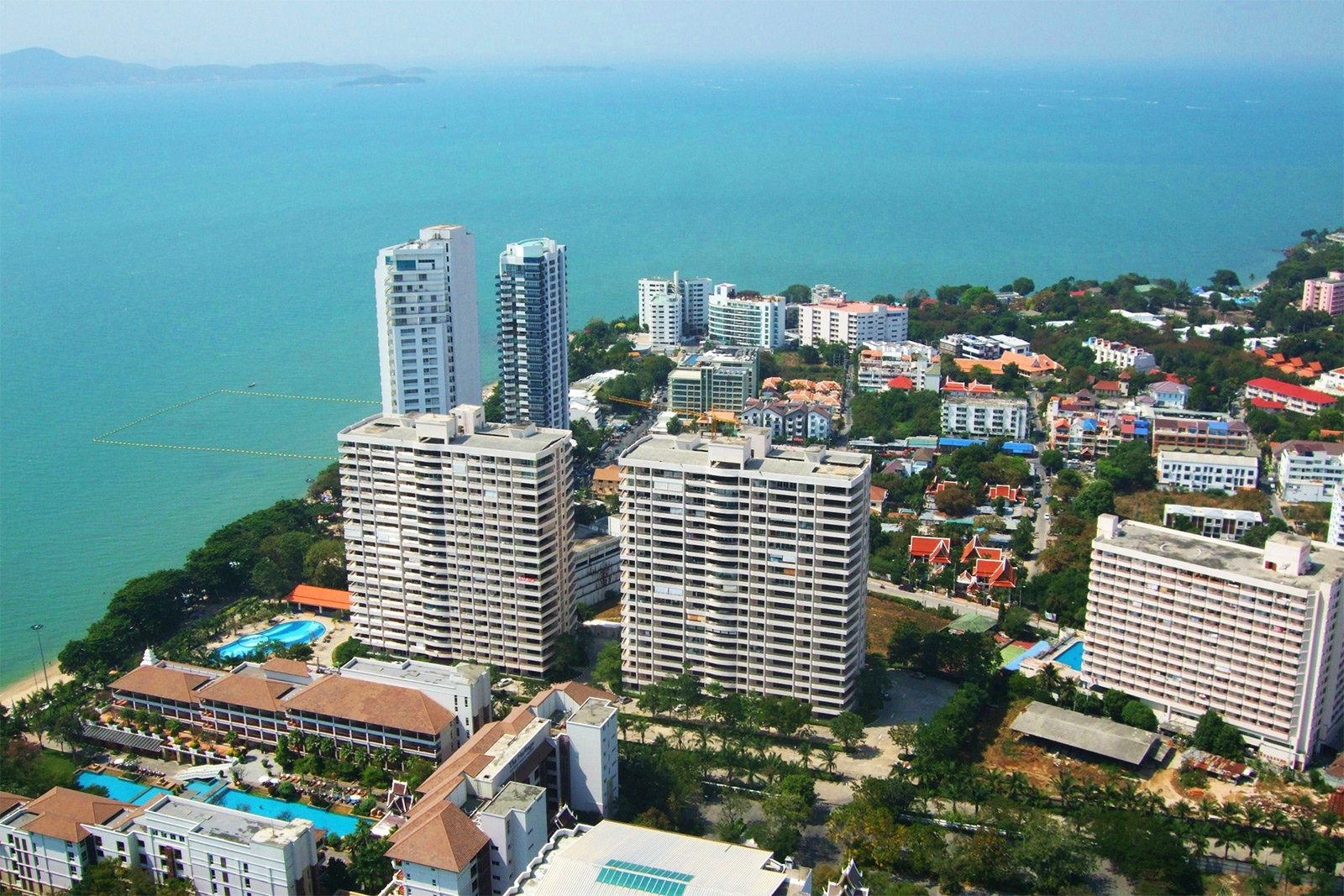 How to dinner at a Revolving Restaurant on the 52nd floor in Pattaya