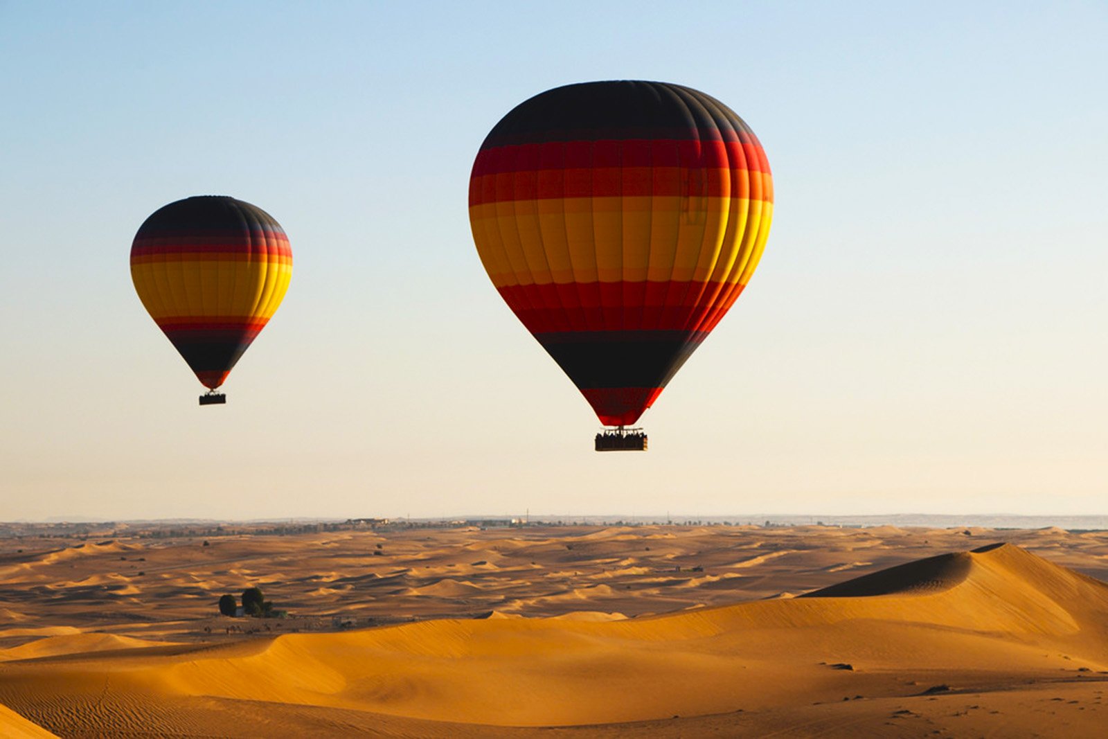 hot-air balloon desert in Dubai