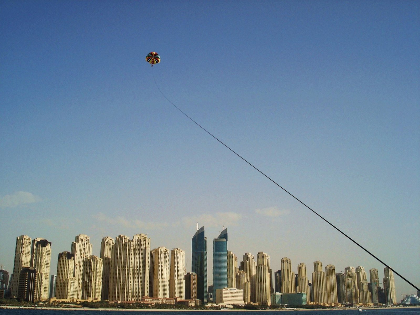 How to try parasailing in Dubai