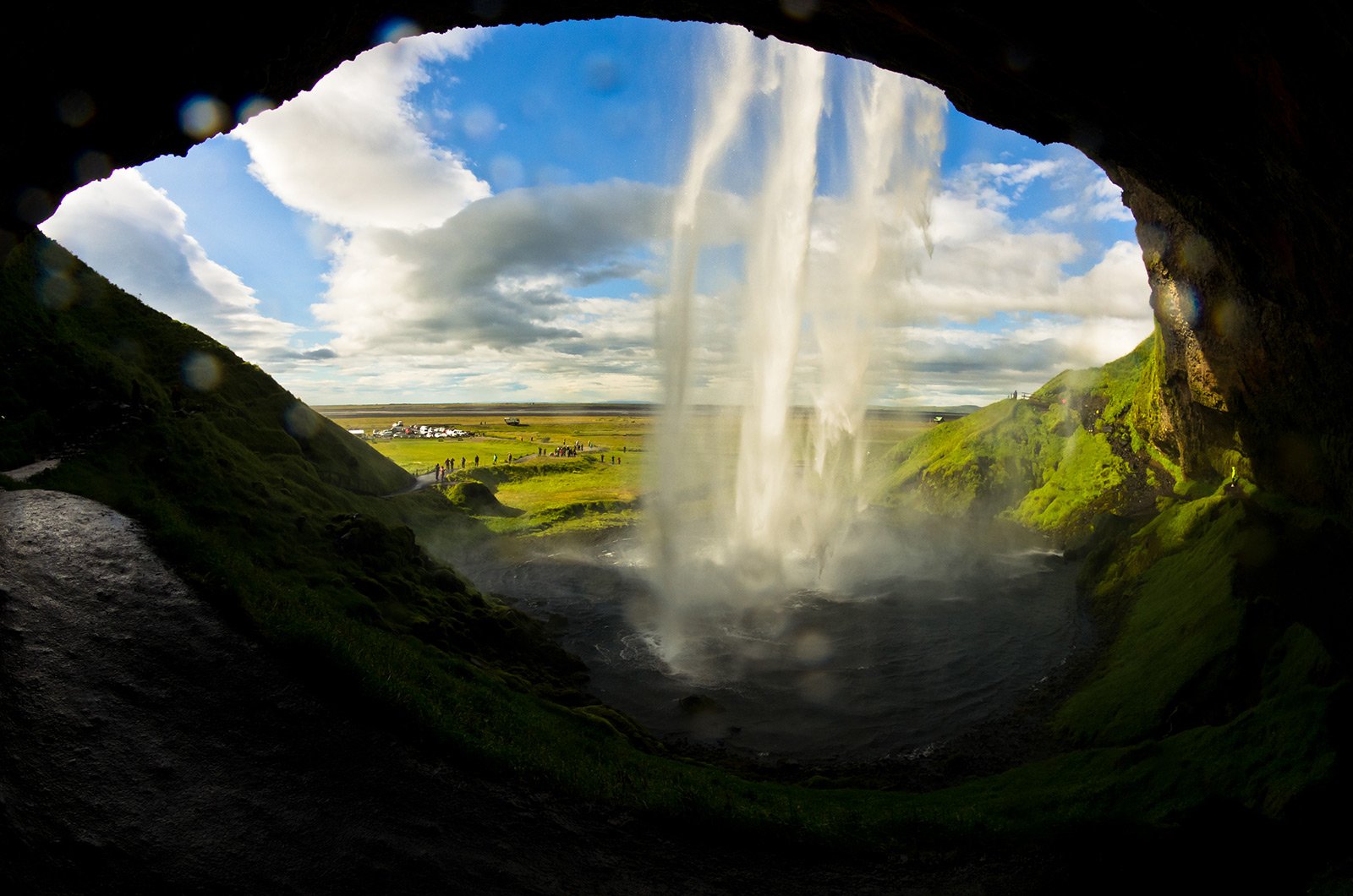 How to see the waterfall from the inside in Reykjavik