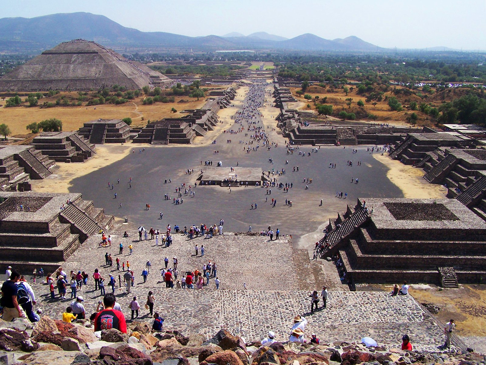 How to climb to the top of Pyramid of the Sun in Mexico City