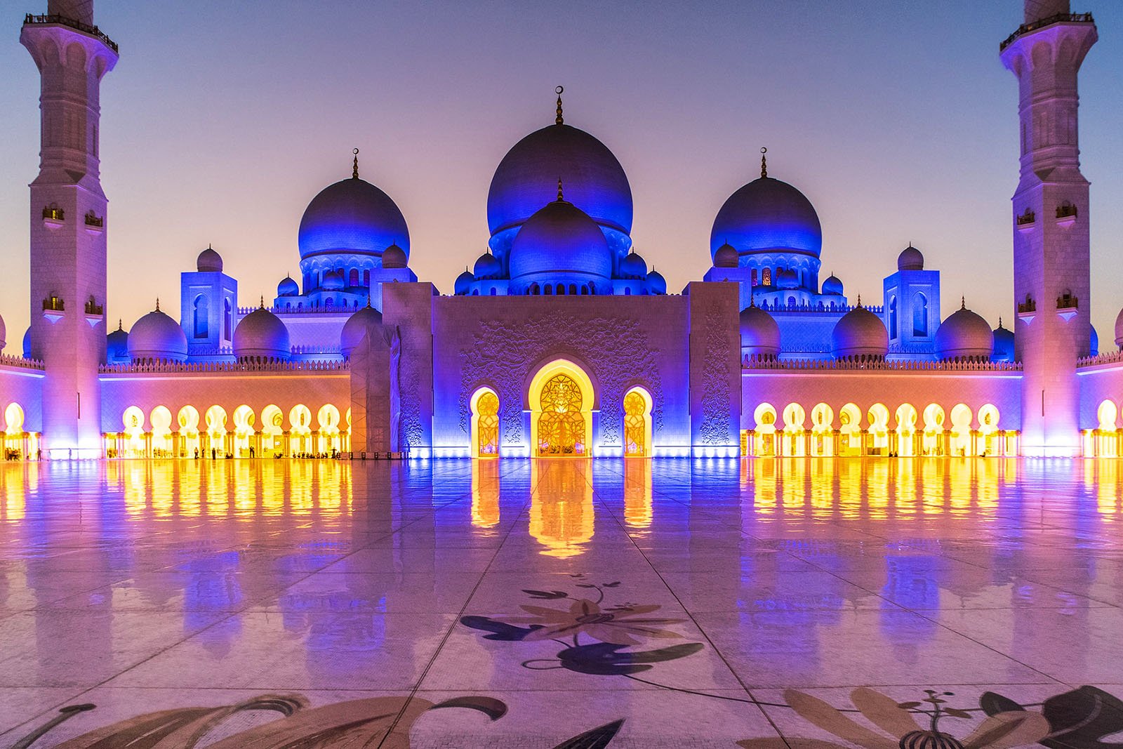 How to visit the Sheikh Zayed Mosque in Abu Dhabi