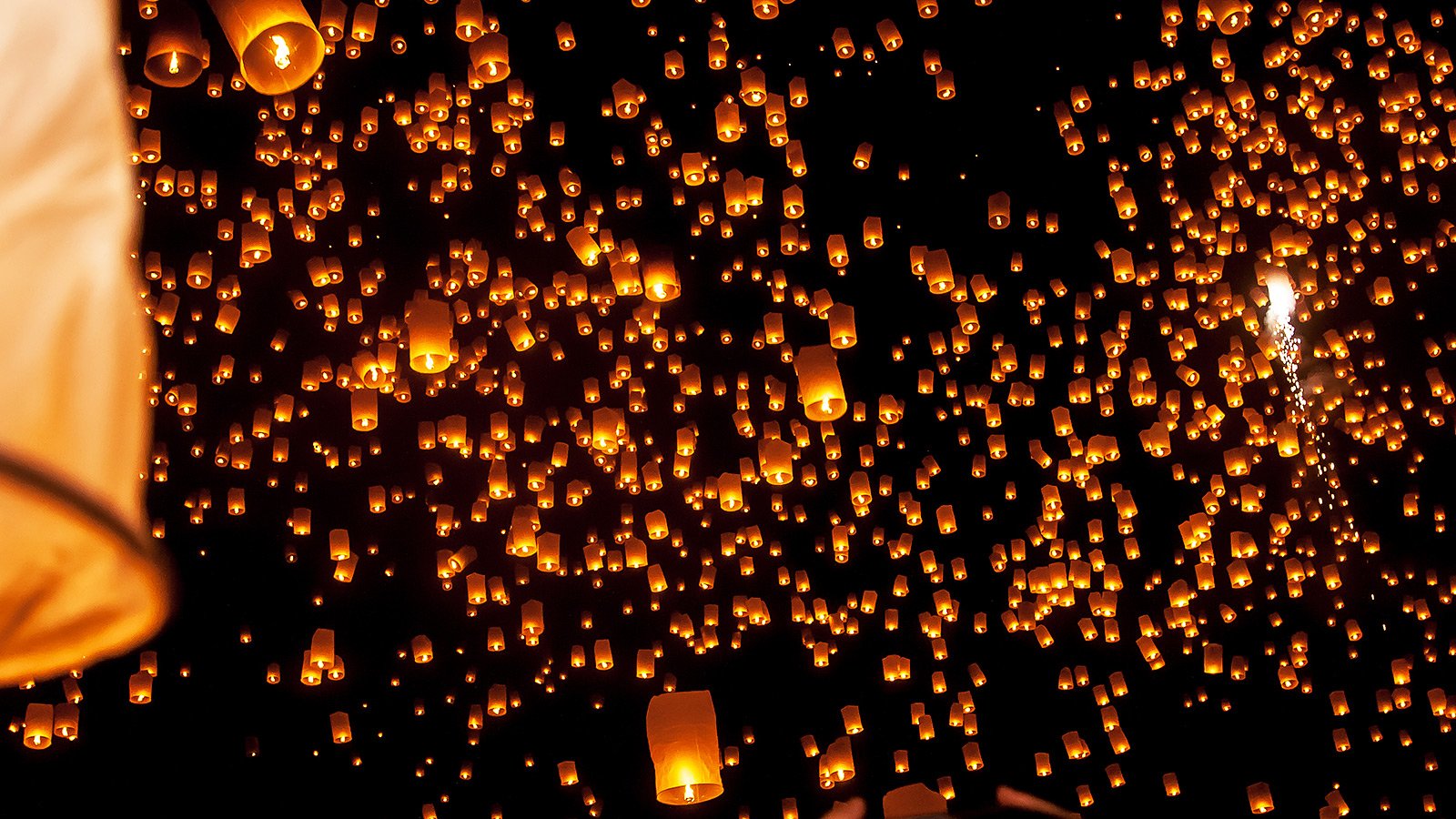 How to see thousands of sky lanterns at the Mae Jo event in Chiang Mai