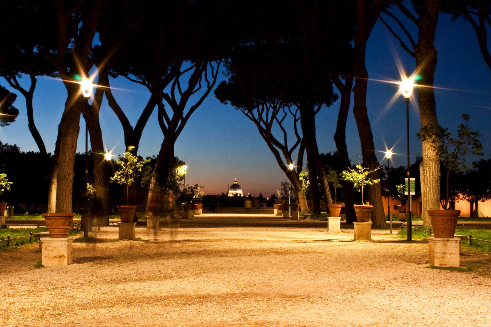 How to walk through the orange garden in Rome