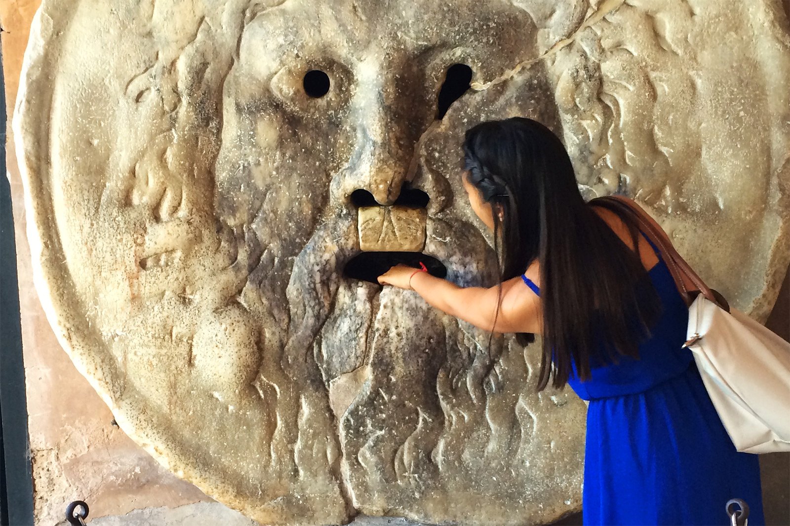 How to touch the Mouth of Truth in Rome