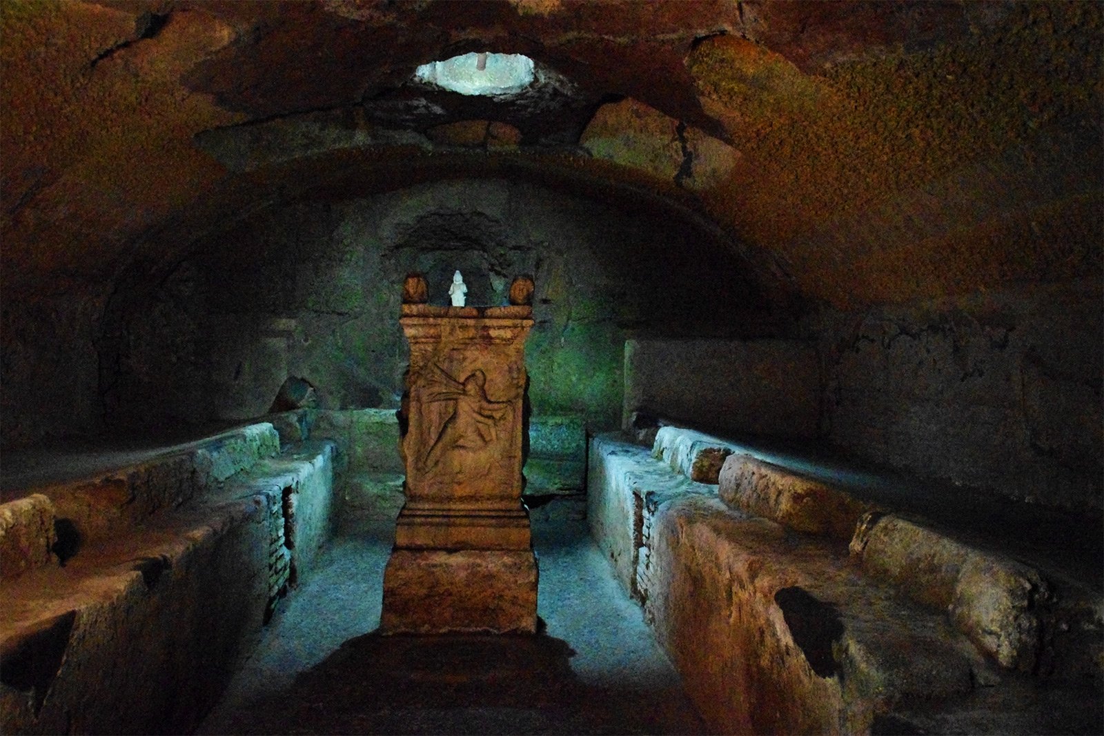 How to go down to the Mithraeum in Rome