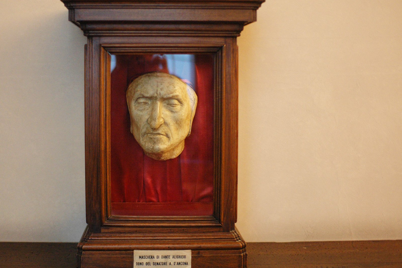 How to see the death mask of Dante in Florence