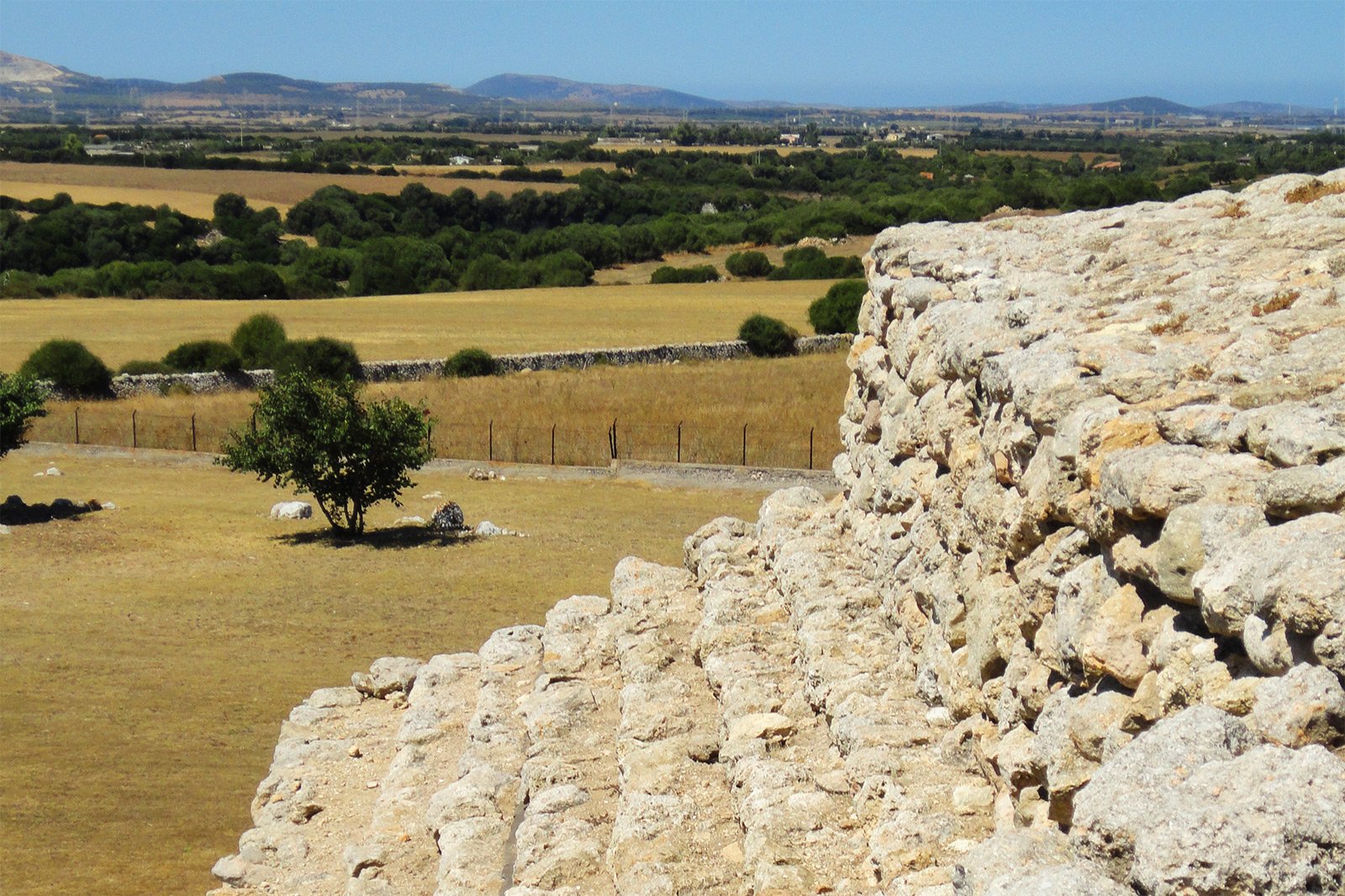 How to climb on the Sardinian ziggurat on Sardinia