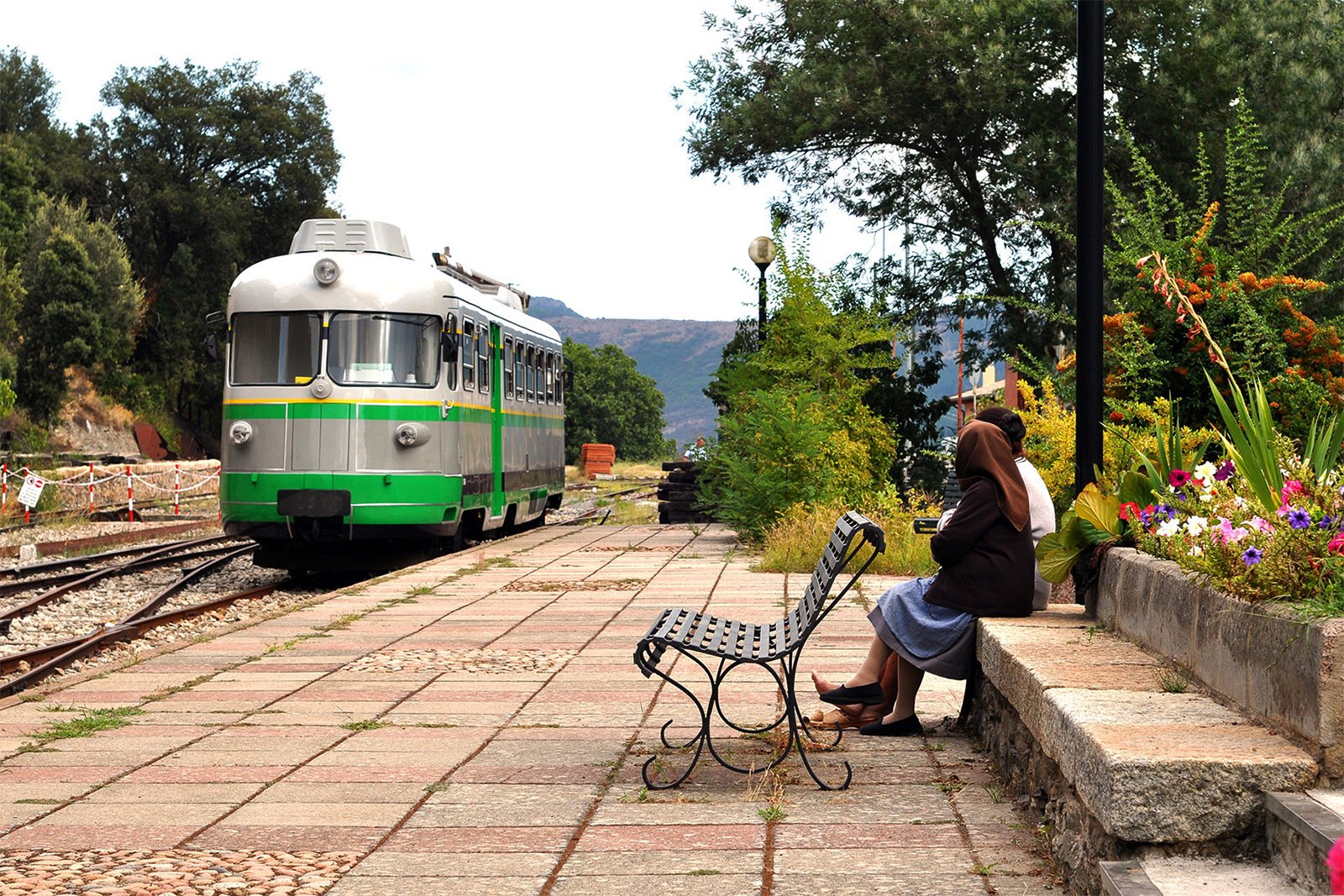 How to drive on the Green Train around Sardinia on Sardinia