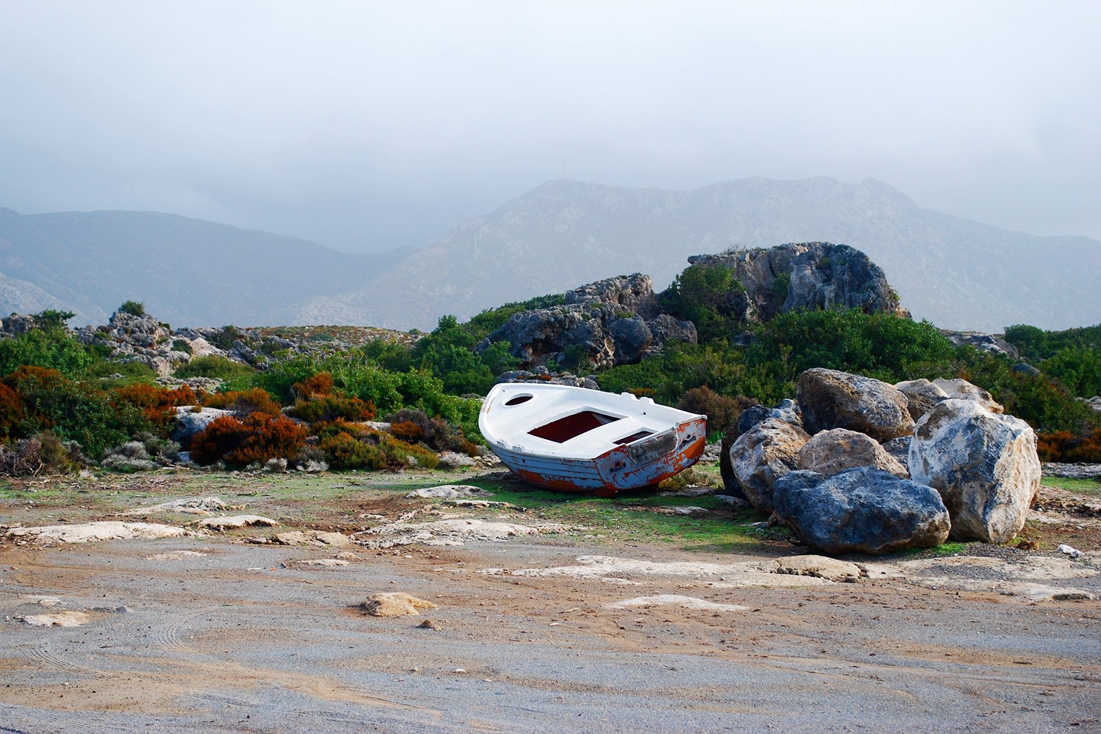 How to walk on the uninhabited Elafonisi island on Crete