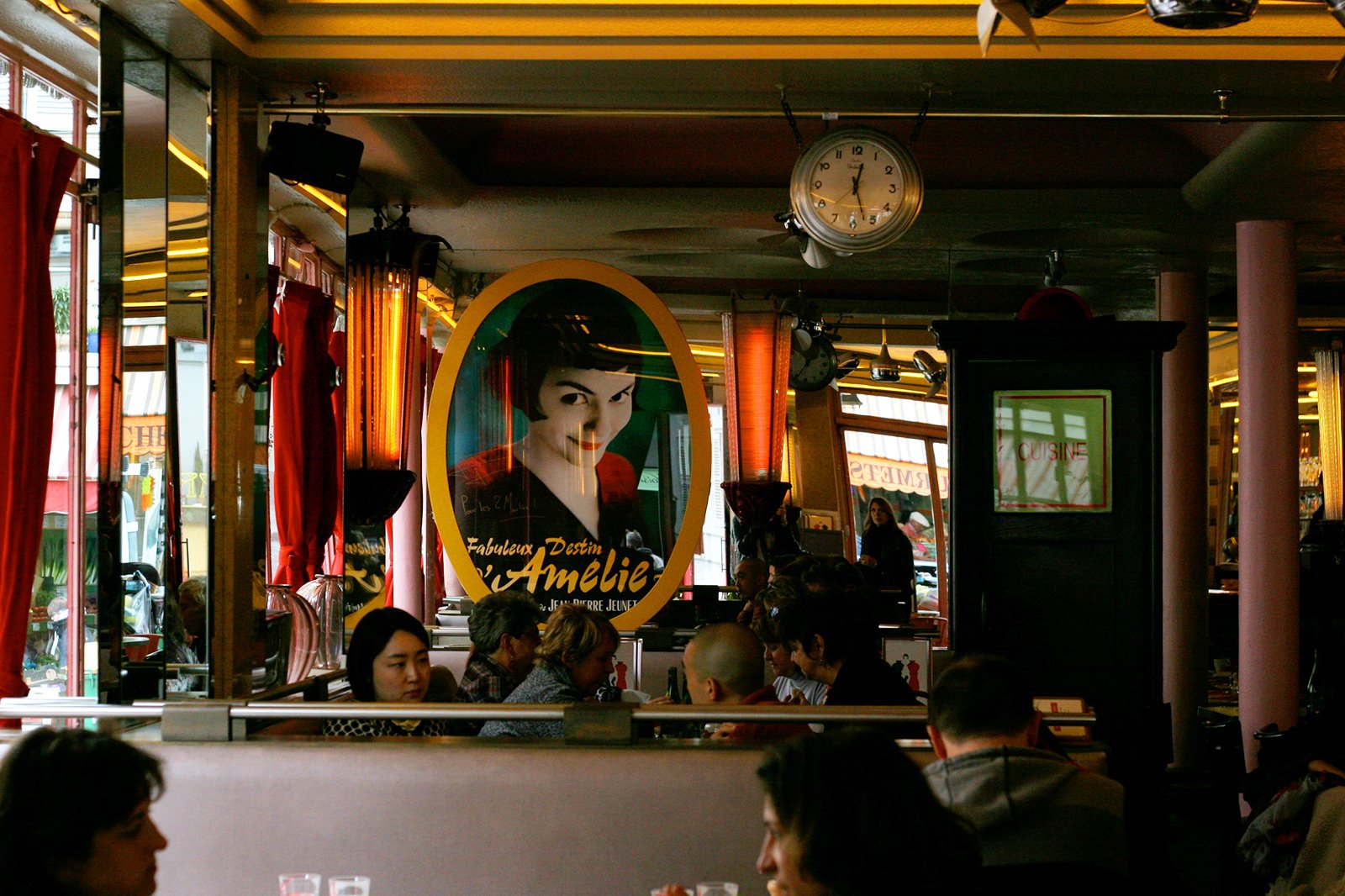 How to drink coffee in Cafe des Deux Moulins in Paris