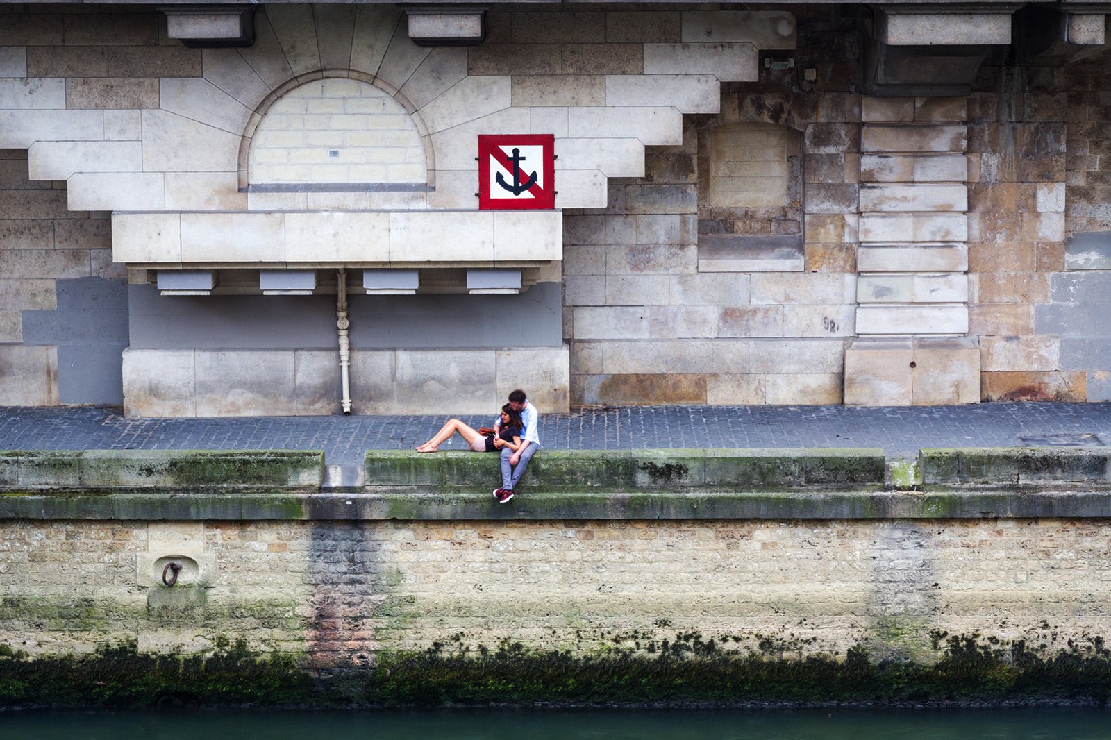 How to drink wine on the River Seine in Paris