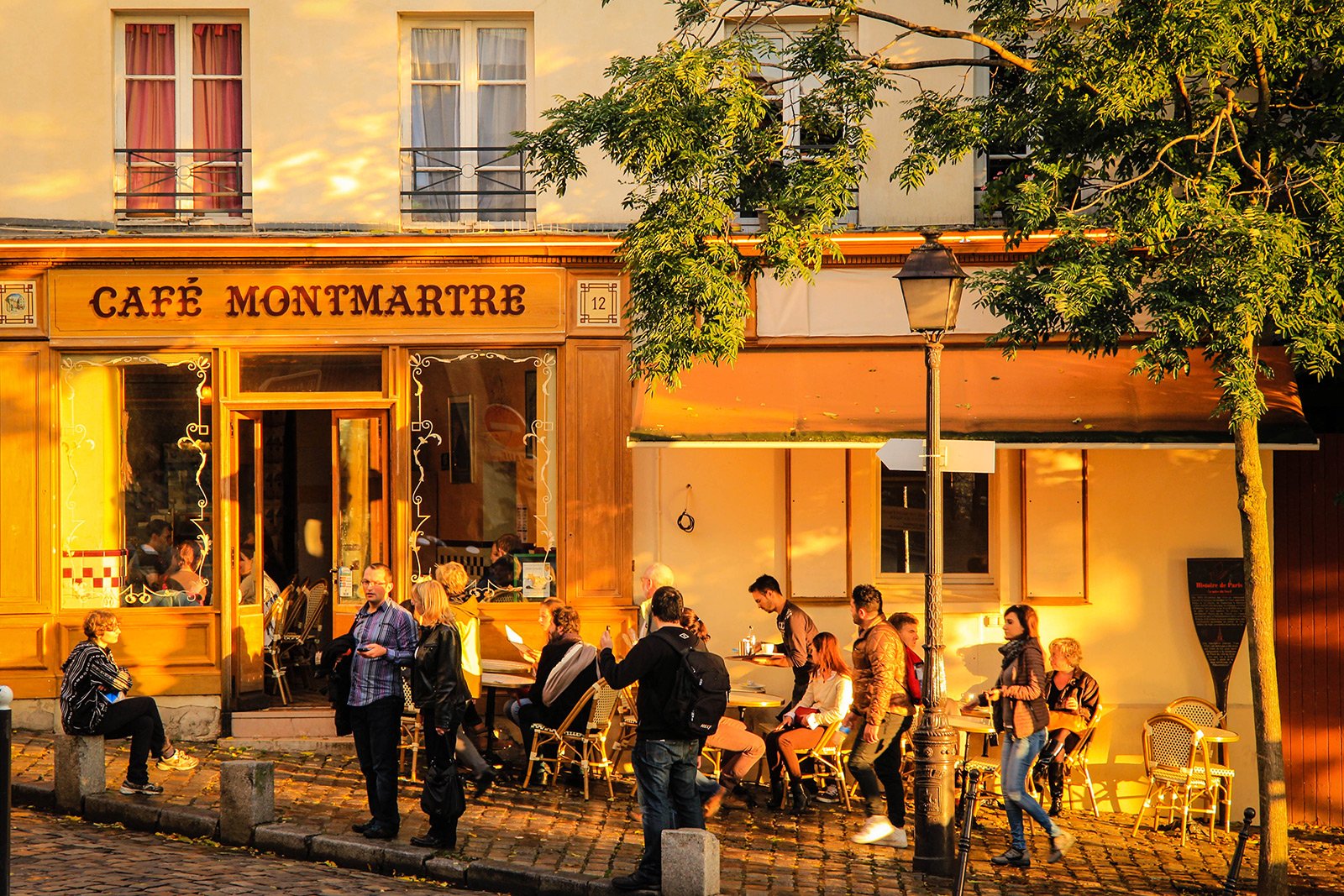 How to walk through Montmartre in Paris