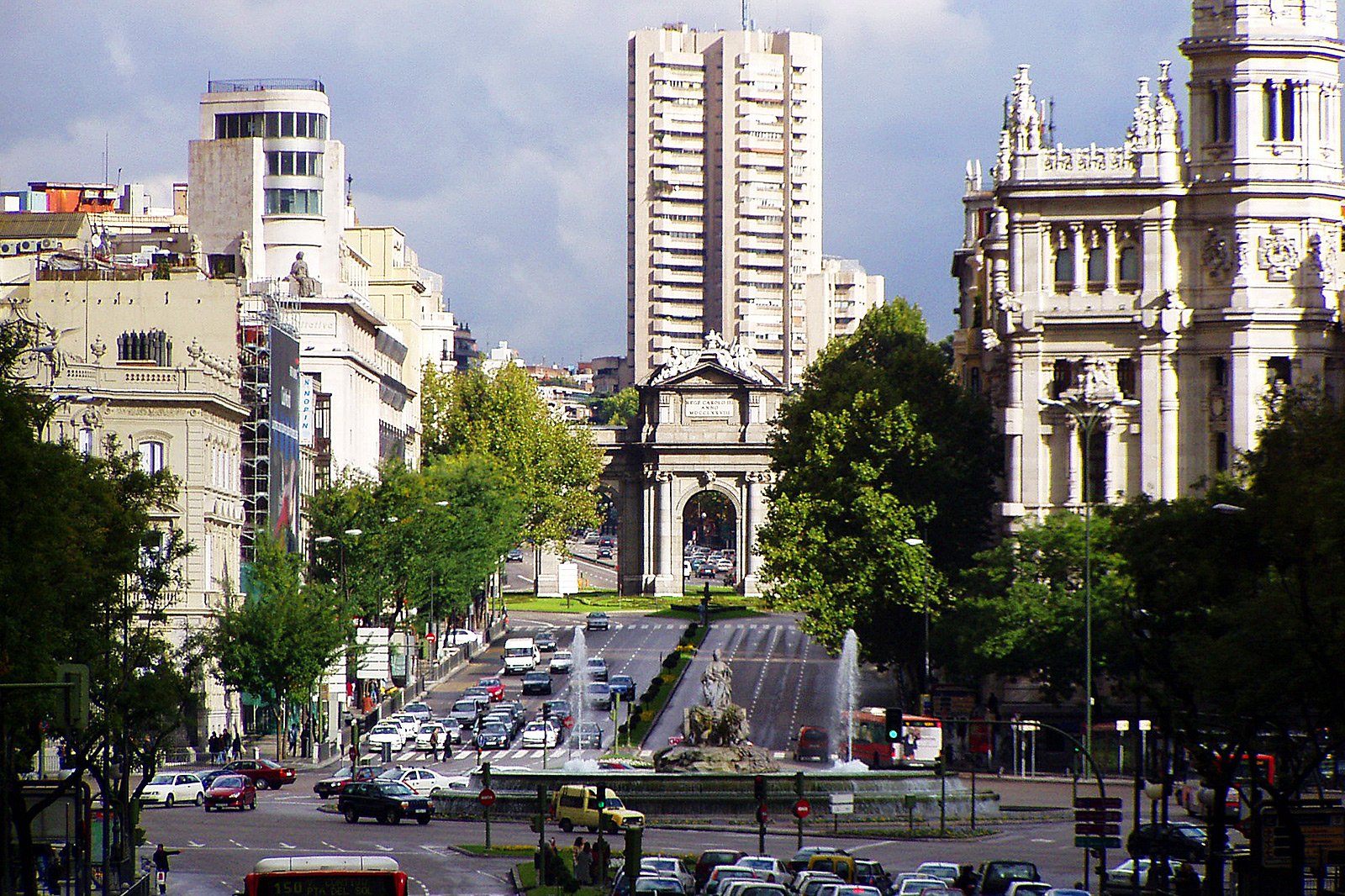 How to see Puerta de Alcalá in Madrid