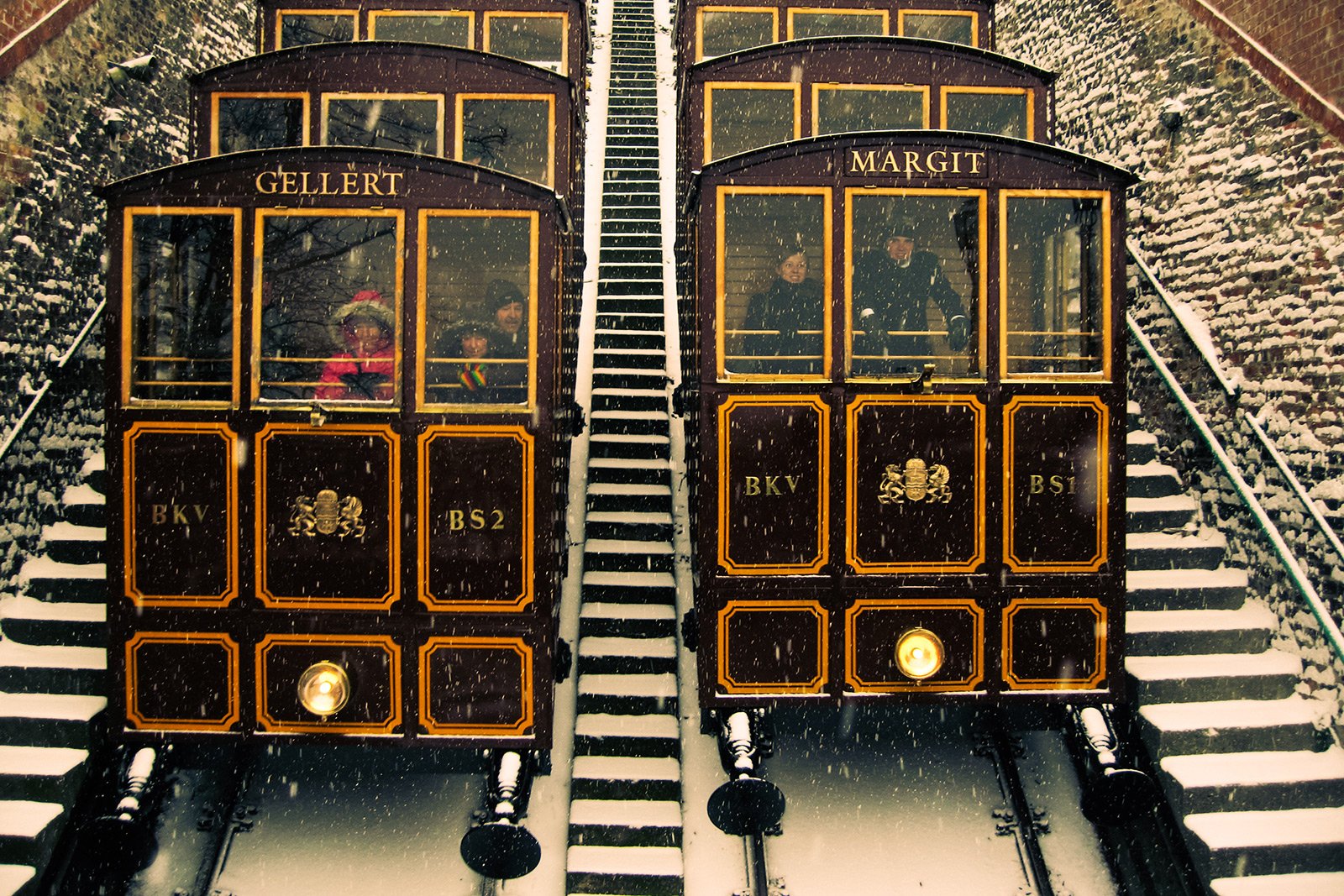 How to ride on the old funicular in Budapest