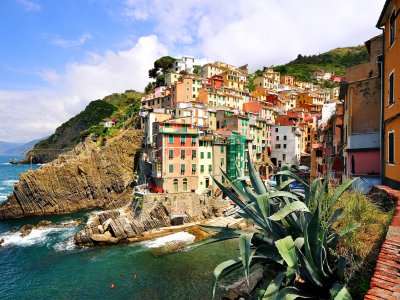 Take a walk on Riomaggiore in Genoa