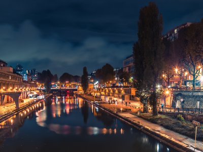 Take a walk along the canal Saint-Martin in Paris