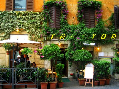 Have a dinner in trattoria in Rome