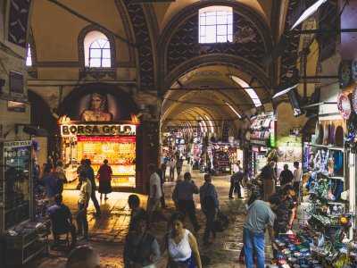 Bargain in the Grand-Bazaar in Istanbul