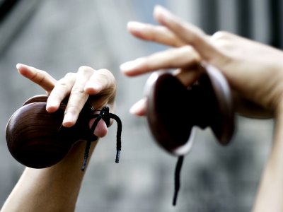 Buy castanets for flamenco in Seville