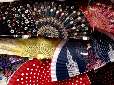 Buy a Spanish hand fan in Seville