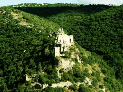 Seize the Montfort fortress in Haifa