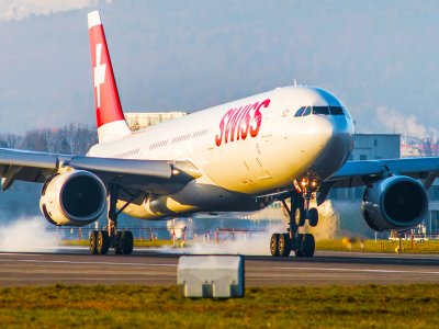 See plane landing close up in Zurich