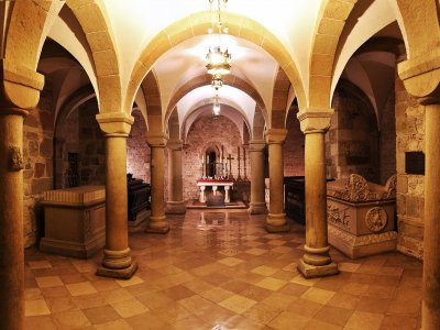 Descend to Polish kings burial vault in Krakow