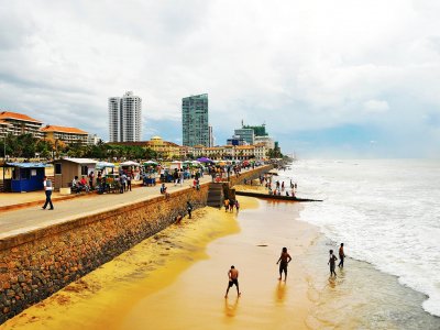 Walk along the promenade in Colombo