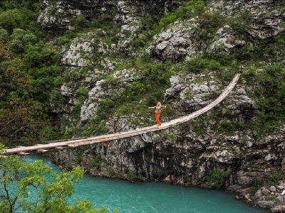 Cross the canyon along a suspended bridge in Podgorica