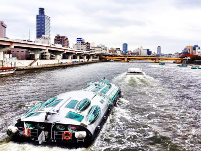 Take a hotaluna water bus ride in Tokyo