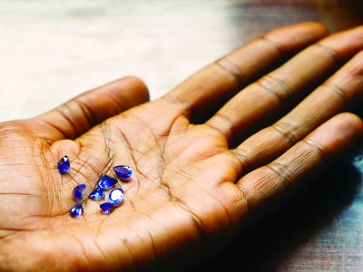 Buy tanzanites in Arusha