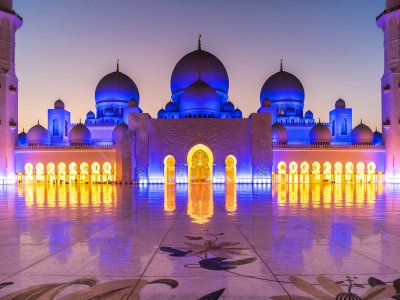 Visit the Sheikh Zayed Mosque in Abu Dhabi