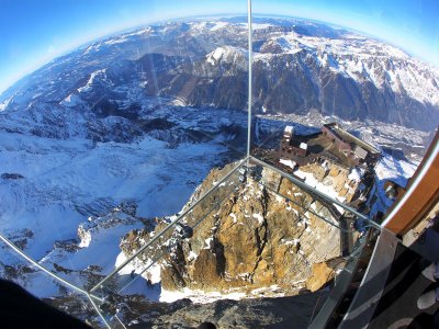 Climb to the observation deck "Step into the void" in Chamonix