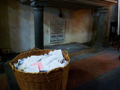 Leave a love note at the grave of Beatrice in Florence