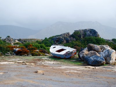 Walk on the uninhabited Elafonisi island on Crete