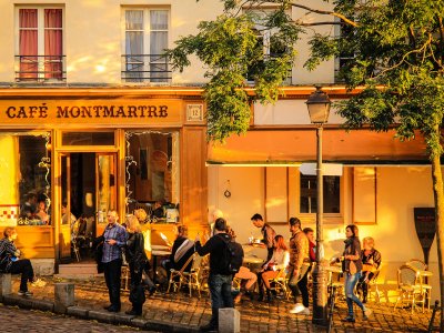 Walk through Montmartre in Paris