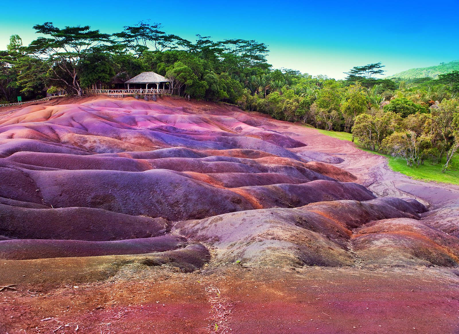 Resultado de imagen de La Tierra de los Siete Colores en Chamarel, Islas Mauricio