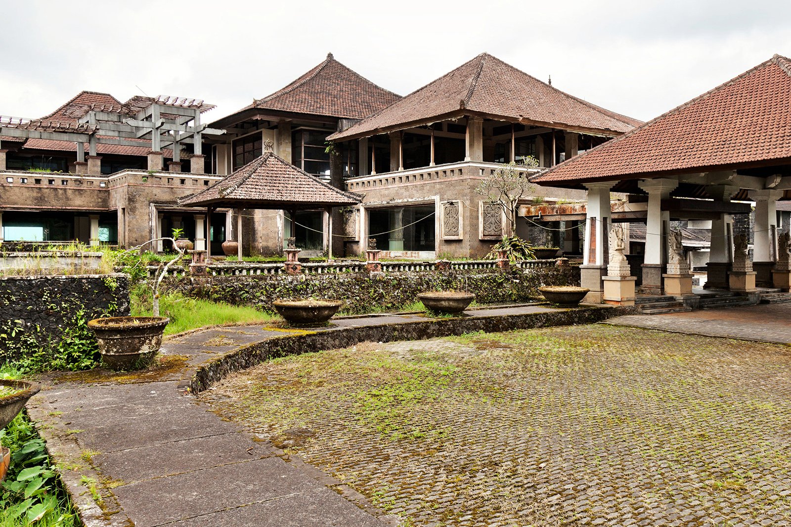 Abandoned hotel Taman Bedugul, Bali